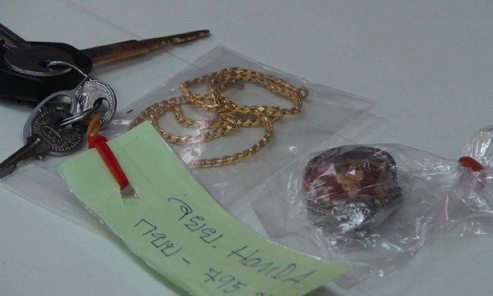 หนุ่มกำพริกป่นสาดใส่หน้าแม่ค้าชิงทอง 1 บาท อ้างเลียนแบบจากทีวี