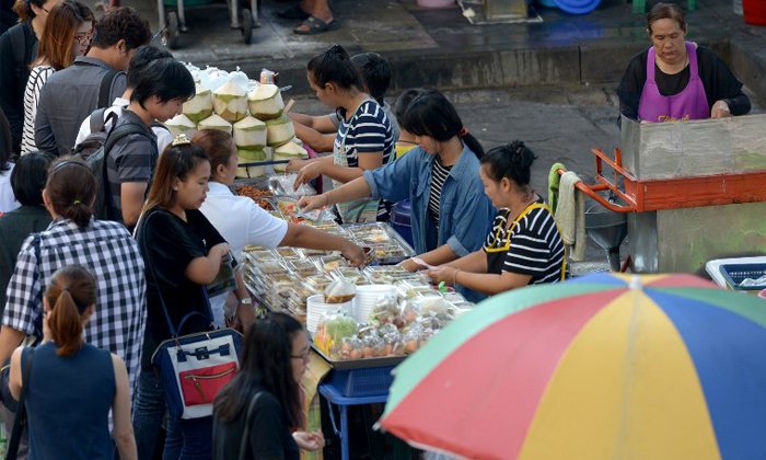 ฐานะการเงินชาวบ้าน "แย่ลง" หวังรัฐเร่งแก้ปัญหาปากท้อง