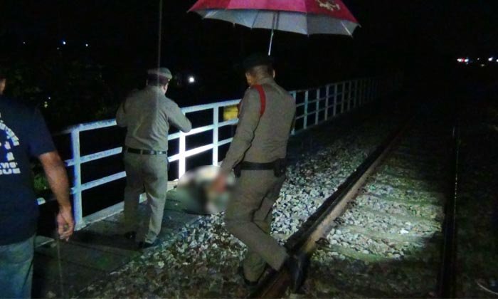 "รถไฟขบวนสินค้า" ชนชาวบ้านริมทางรถไฟดับ คาดเมาสุรา-ถูกเฉี่ยวชน