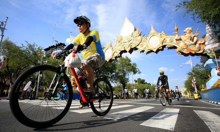 สมเด็จพระเจ้าอยู่หัวจะเสด็จฯ เปิดงานอุ่นไอรักวันนี้ เวลา 15.30 น.