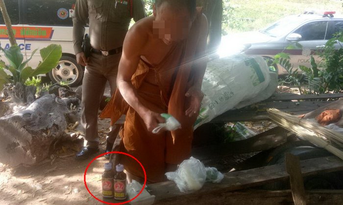 “หลวงพี่ขอสอง” หนีเที่ยวภูกระดึงก่อนยกซด “พญานาค 2 ขวด” เมาปลิ้น-จับสึกตามระเบียบ