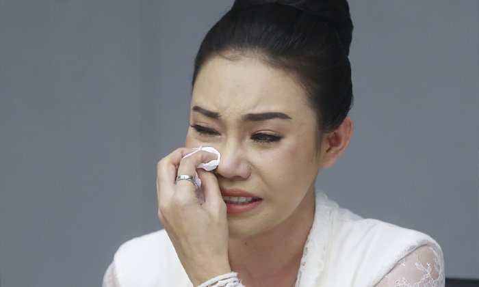 "เอมมี่ อมลวรรณ" แถลงน้ำตาท่วม ถูกโกงแชร์ 40 ล้าน ตะโกนลั่นห้อง "ขอเงินคืนได้ไหม"