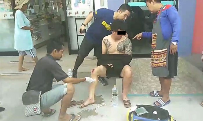 2 โจร รุมทำร้าย - วิ่งราวทรัพย์ นักท่องเที่ยวหนุ่มเกาหลี