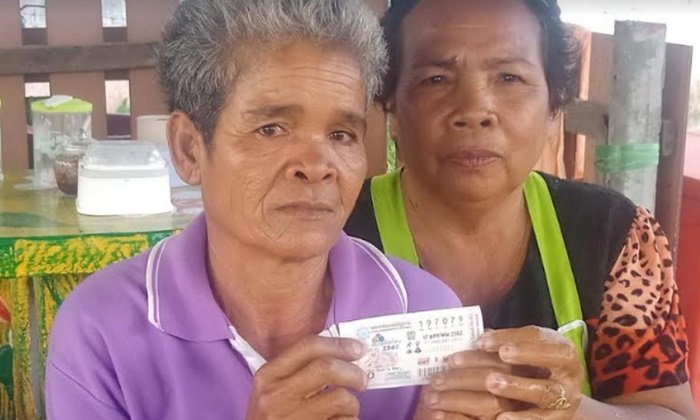 สาวใหญ่สู้ชีวิตชะตาพลิก โชคนำพาถูกรางวัลที่ 1 แบบไม่ทันได้ตั้งตัว