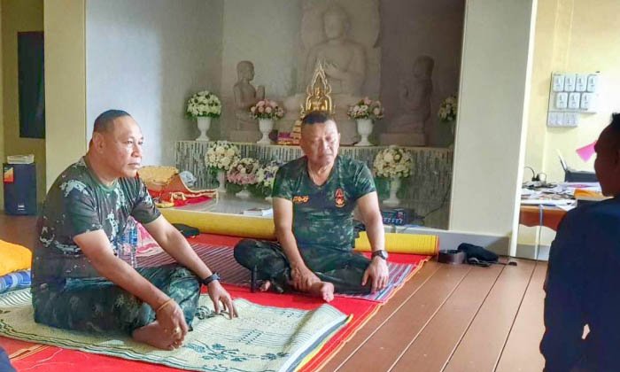 วอนหยุดปลุกความขัดแย้งระหว่างศาสนา แม่ทัพภาค 4 นอนวัด สร้างขวัญกำลังใจชาวบ้าน