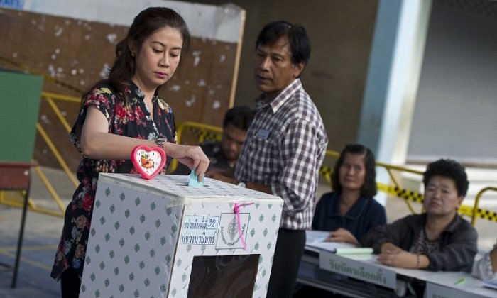"เลือกตั้ง" มืดฟ้ามัวดินแน่! โพลล์เผย 98% ไปใช้สิทธิ์ หวังนักการเมืองช่วยปากท้อง