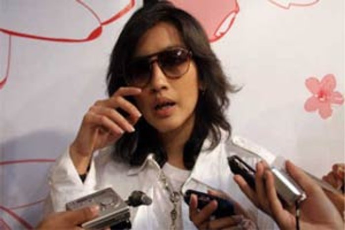 ตะลึง อ้อม โชว์หวิวยอมใส่ชุดว่ายน้ำถ่ายเอ็มวี
