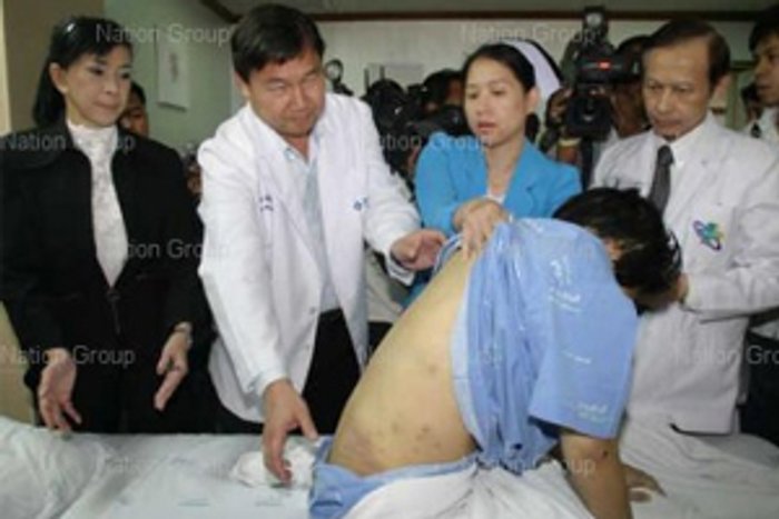 ออกหมายเรียก หมอแจ๊ค ข้อหาขังทุบเลขา