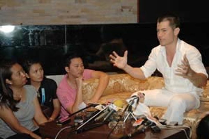 นาธาน บินหลบข่าวฉาว-อ้นปัดเอี่ยวเงินสึนามิ