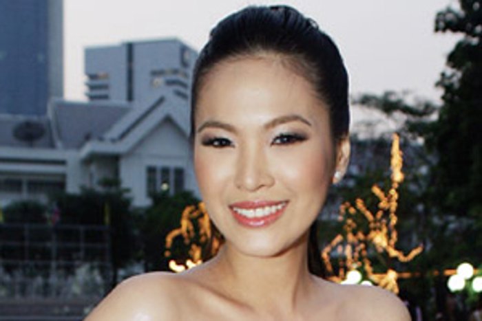 โบวี่ ขึ้นแท่นเศรษฐินีคนใหม่ ถอยซีอาร์วีเป็นของขวัญวันแม่