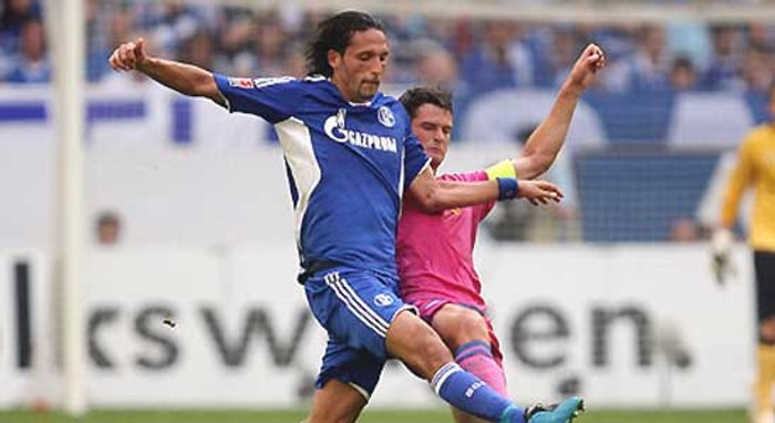 ชาลเก้แรงไล่ทุบโบคุ่มเละ 3-0
