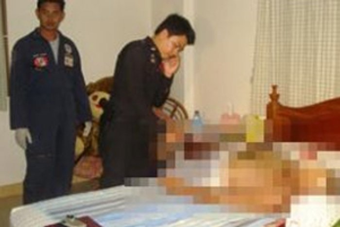 เฒ่าอังกฤษเปลือยกายถุงคลุมหัวตายคาคอนโดหรู