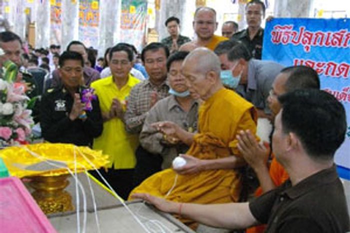 หลวงพ่อคูณ อุปสมบทหมู่ 500 รูป วัดบ้านไร่