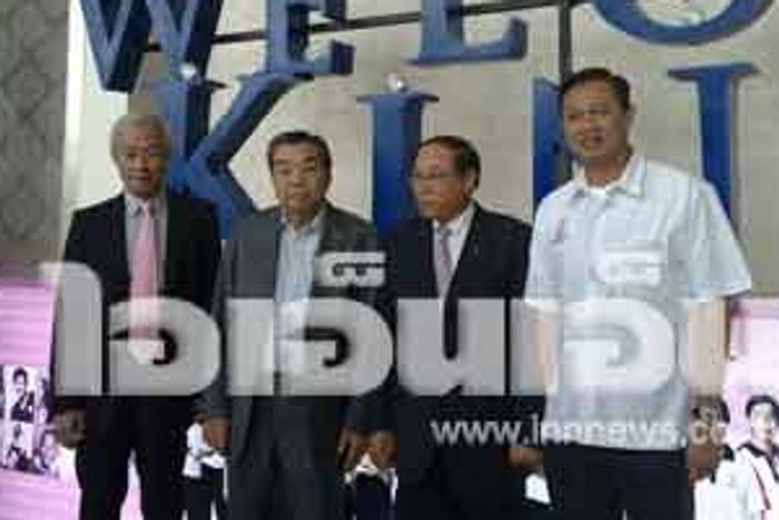 เนวิน เปิดตัวเว็บไซต์รักในหลวงป้องสถาบัน