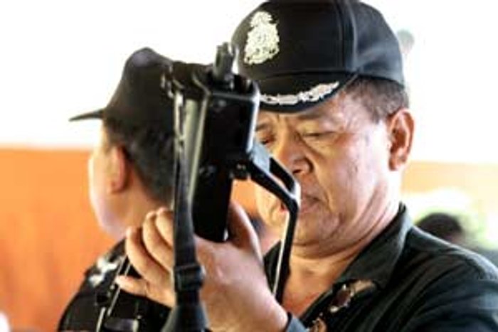 พระราชทานเหรียญราชอิสริยาภรณ์จ่าเพียร