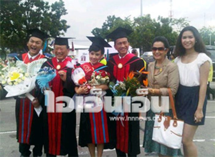 สุดปลื้ม ! ต้อย เศรษฐา ควง วินัย รับป.โท
