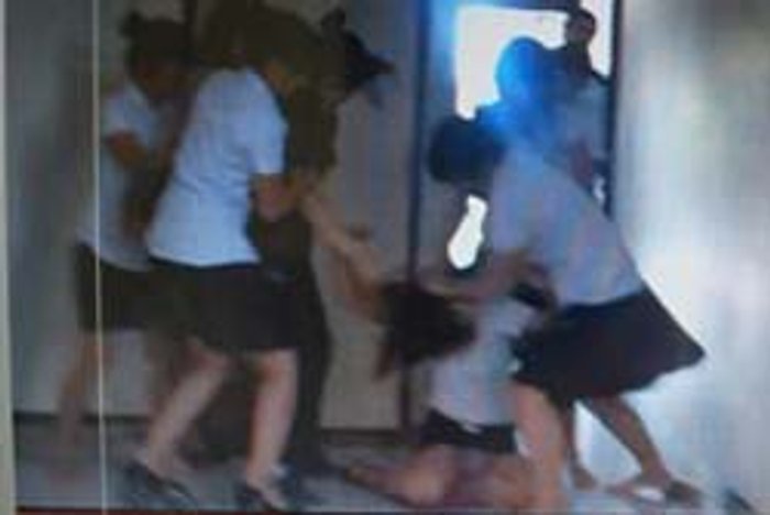 ตบกันสนั่น! คลิปนักศึกษาม.ดังพิษณุโลกสะพัดเน็ต
