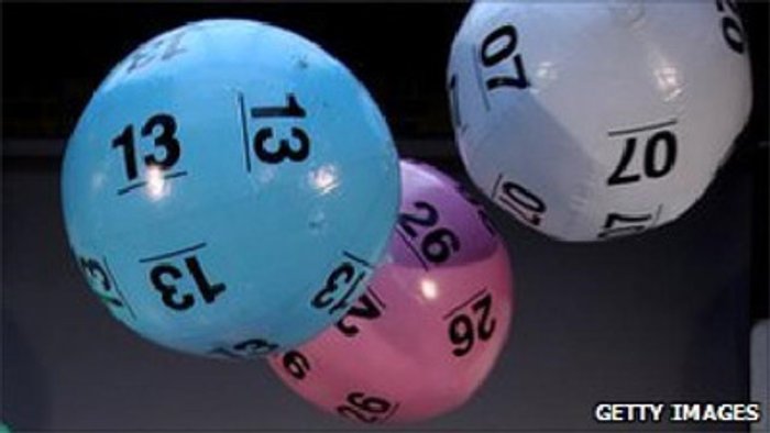ลอตเตอรี่แจ็คพ็อตแตกกว่า 5 พันล้าน ผู้ชนะไม่โผล่เงิน