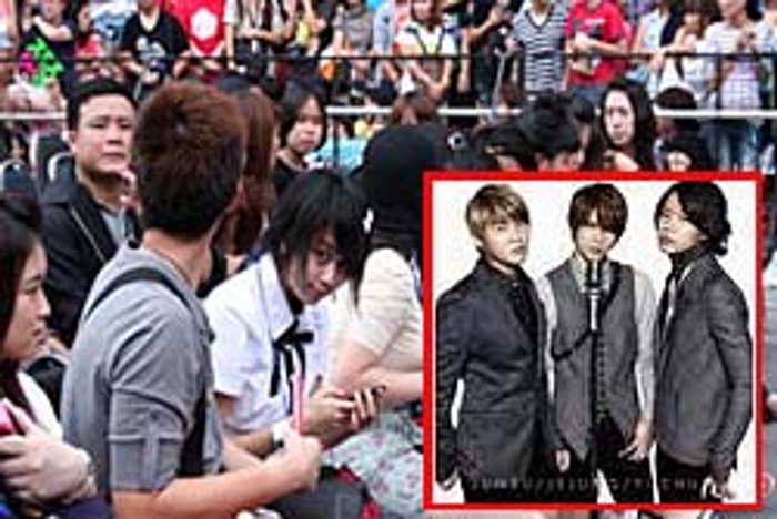 น้องปราง ลูกนายกฯ แห่กรี๊ด นักร้องเกาหลี JYJ