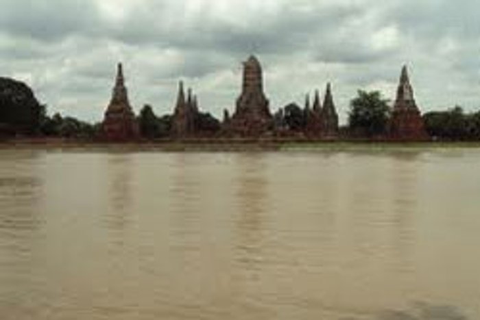 อยุธยา อ่วม!! แม่น้ำป่าสักทะลักท่วมกลางเมือง