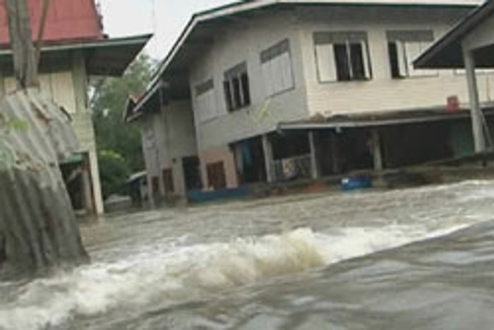 น้ำทะลักไม่หยุด! 12 จังหวัดภาคกลางเตรียมรับมือ