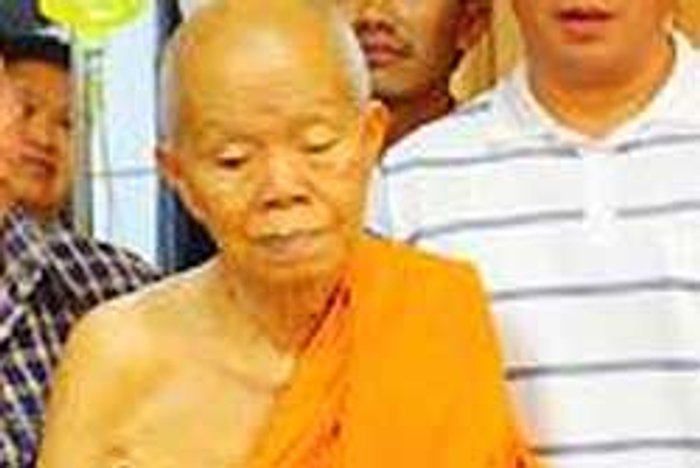 หลวงพ่อคูณฯ อาการดีขึ้น บอก "กูไม่เป็นไรดอก"