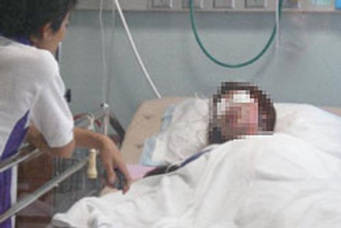ทอมโหด! สาดน้ำกรดดี้แฟนเก่า หวิดบอด