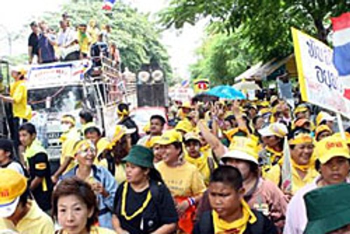 พันธมิตร กร้าว ชุมนุมค้านแก้รธน.หน้าสภานับหมื่น
