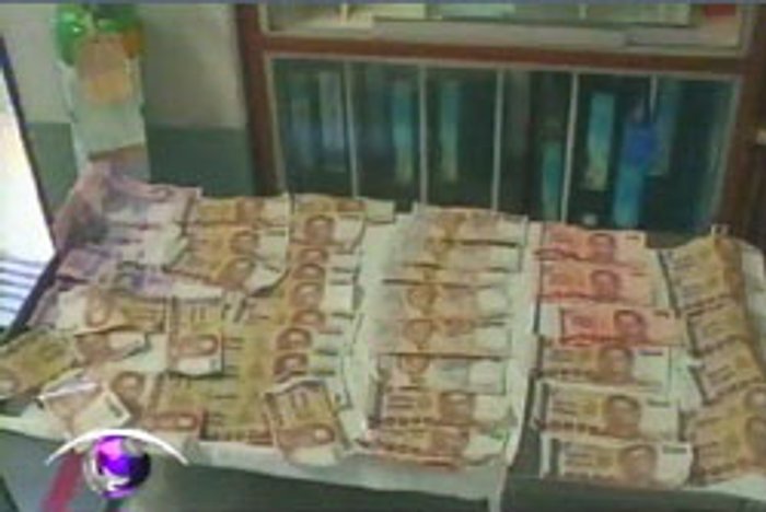 ตะลึง! พบเงิน 50,000 ยัดในโถส้วม