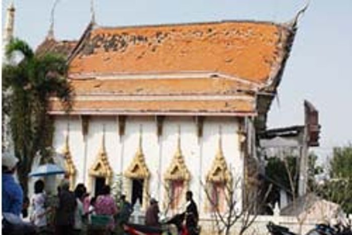 ตอกเสาเข็มสะเทือน โบสถ์วัดกู้ถล่ม! ไร้คนเจ็บ