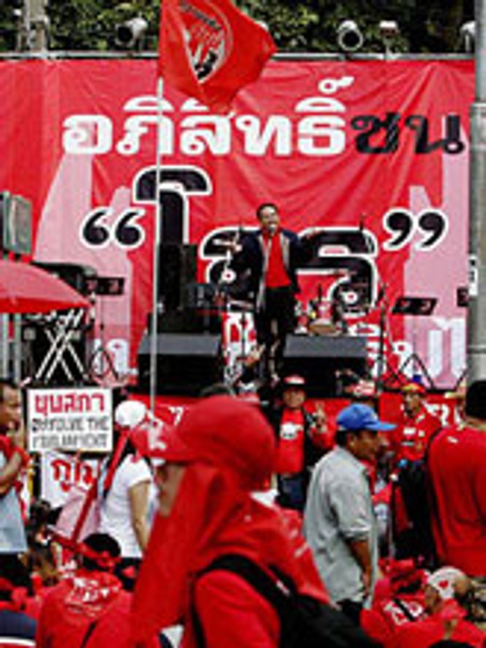 เสื้อแดงเปิด3 แผนไล่รัฐบาล เตือนปชป.กฎแห่งกรรมมีจริง
