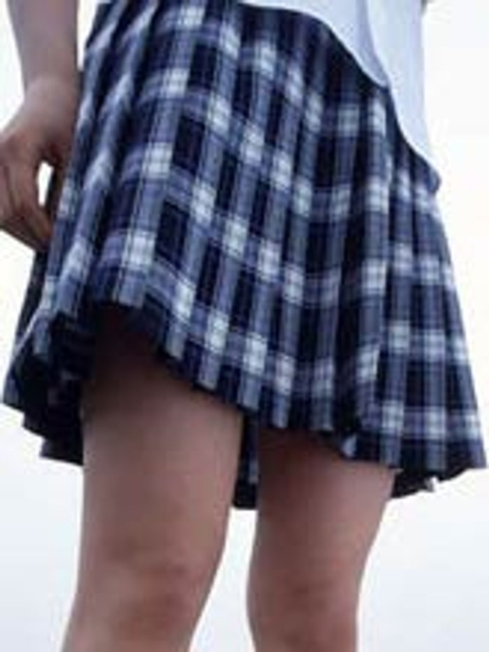 จับหนุ่มวิศวะหื่นแอบถ่ายของกลางเพียบ