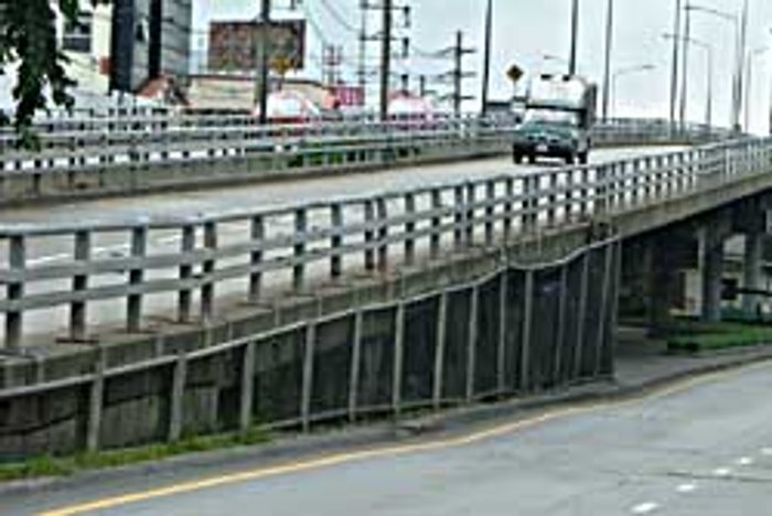 สะพานข้ามแยกท่าพระ น๊อตหาย หวิดถล่ม!!