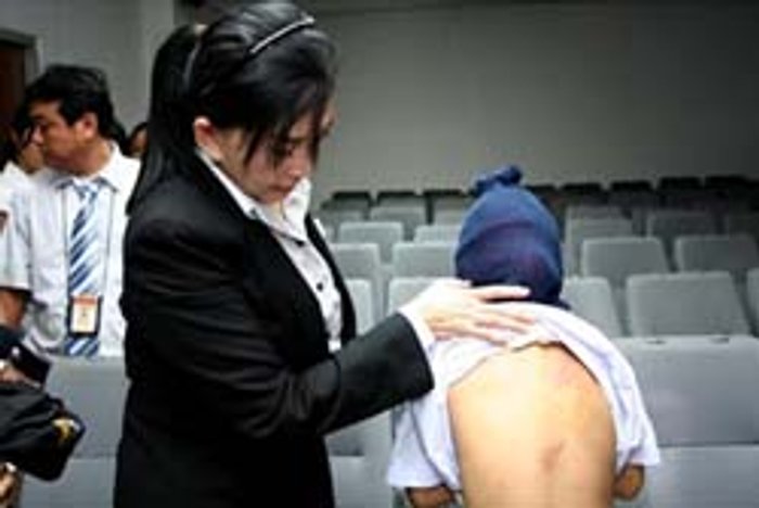 โหด! พ่อทารุณลูกวัย11 ทั้งทำร้าย ขัง ให้อดข้าว