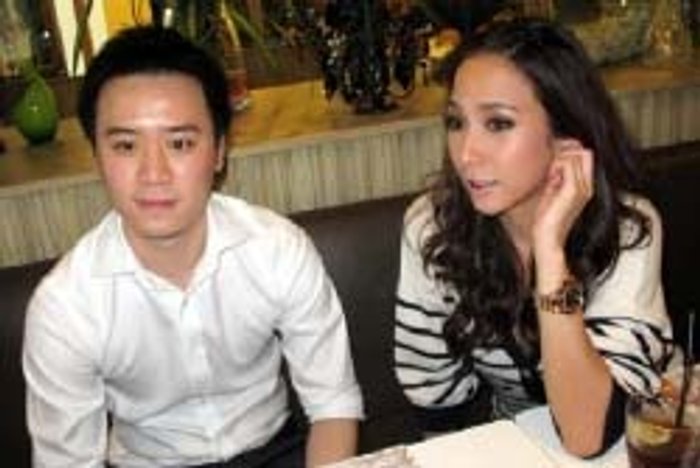 ลือหึ่ง! อั้ม พัชราภา สวมคอนเวิร์ส โน๊ต สุดทนเอมมี่แฉ