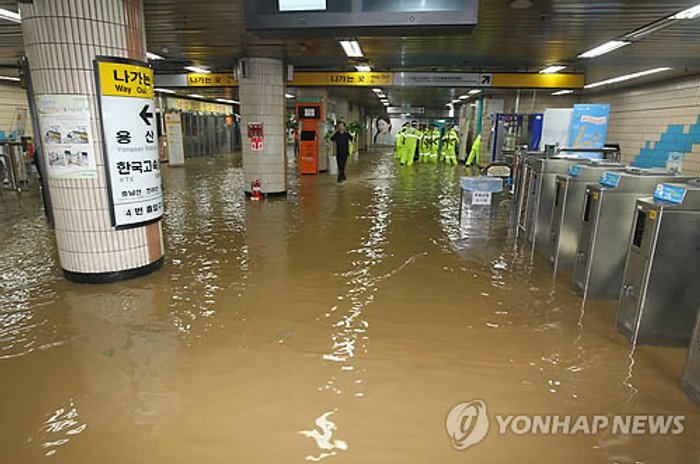 โซลวิกฤต น้ำท่วมสูง ไฟฟ้าดับ จราจรอัมพาต
