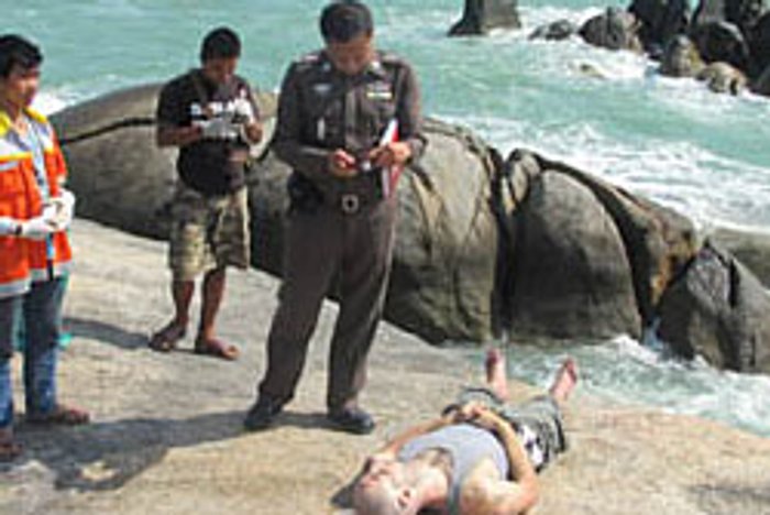สลด! ฝรั่งลื่นตกหินตาหินยายจมน้ำดับ