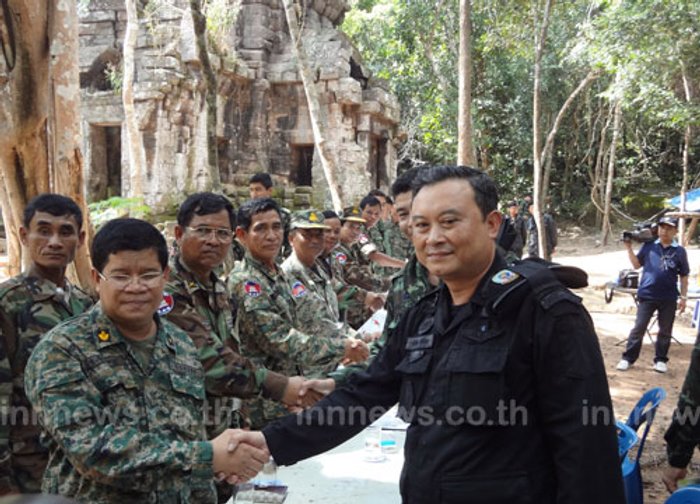 ทหารไทย-เขมรร่วมกินข้าวที่ปราสาทตาควาย