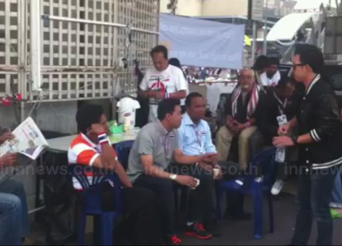 ชุมพล-พุทธิพงษ์นำมวลชนปิดล้อมกรมอุตุฯเก่า