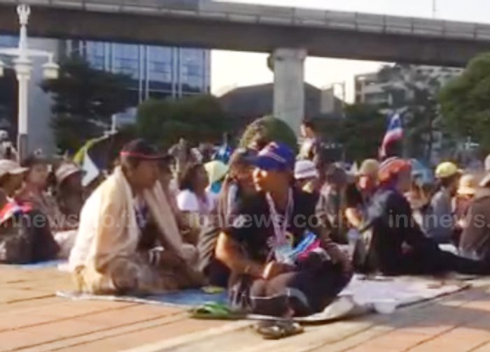 มวลชน กปปส.ทยอยสมทบเวทีสวนลุมพินี