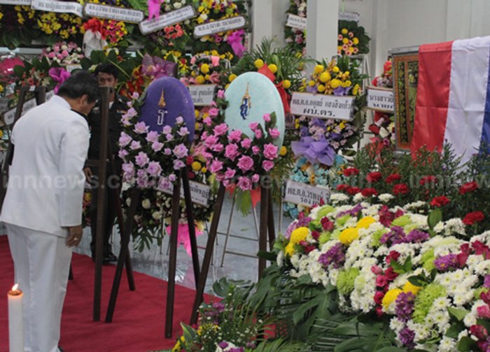 ผวจ.ยะลาอันเชิญพวงมาลาพระราชทานวางศพตร.