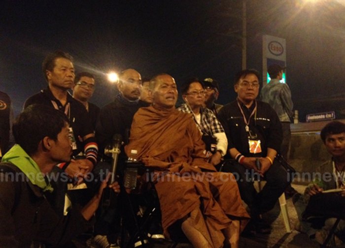 หลวงปู่พุทธอิสระนำม็อบให้กำลังสุเทพพรุ่งนี้