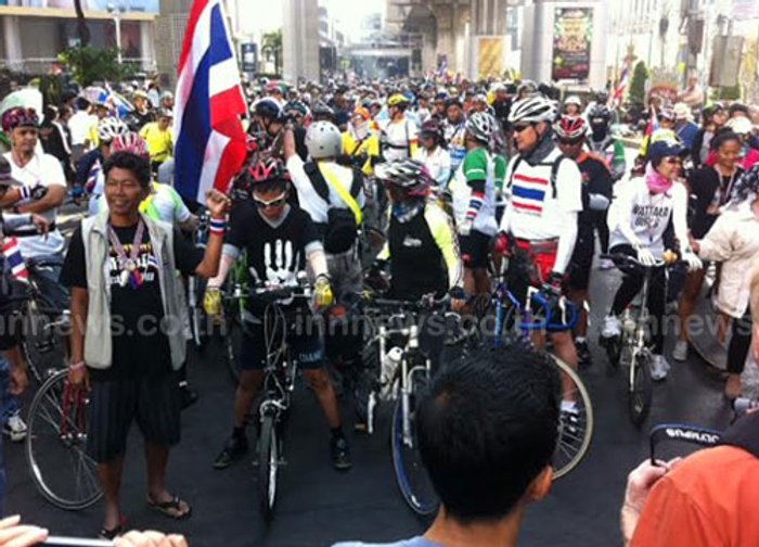 กปปส.เวทีแยกปทุมวัน ยังปักหลักคึกคัก