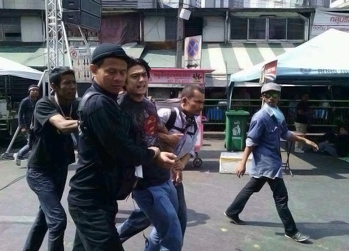 นิกกี้ บุกป่วนเวทีชุมนุม กปปส. แยกอโศก