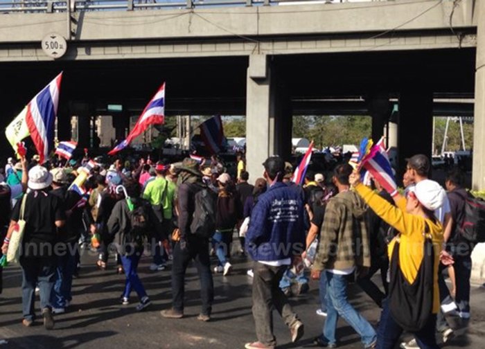 กปปส.นำมวลชนเจรจากทพ.ขอให้หยุดงาน