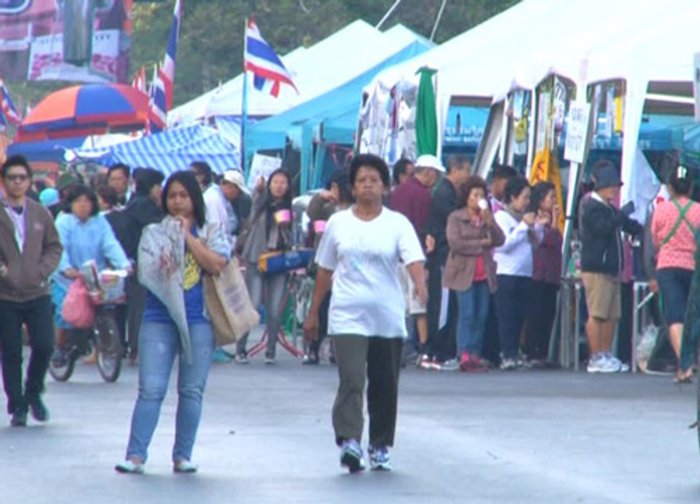 กปปส.ลาดพร้าว รอเคลื่อน 10.00 น.