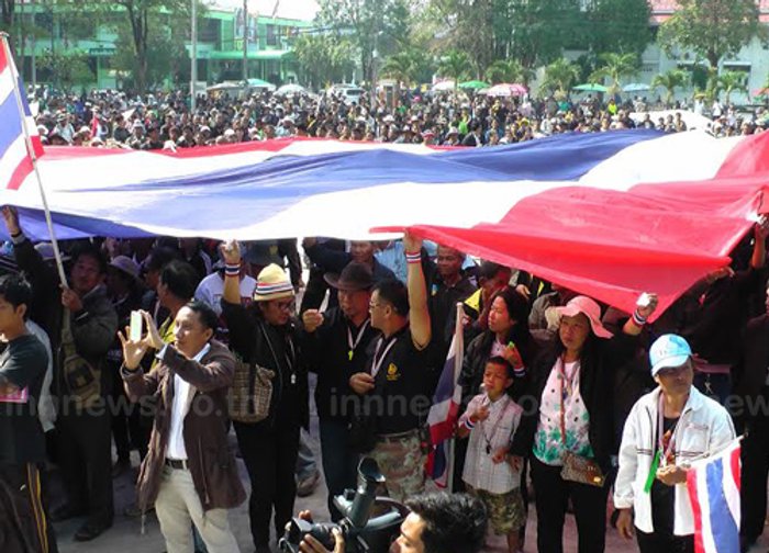 กำนัน-ผญบ.นำชาวนาพิจิตรทวงเงินจำนำข้าว