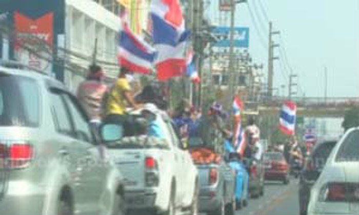 วัยรุ่นกระทืบการ์ด กปปส. ลาดพร้าว เจ็บ