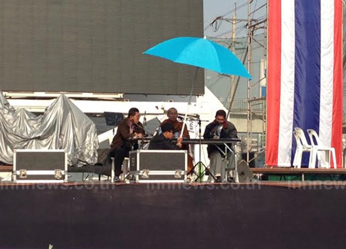 หลวงปู่พุทธะอิสระขึ้นให้ธรรมะเวทีแจ้งวัฒนะ