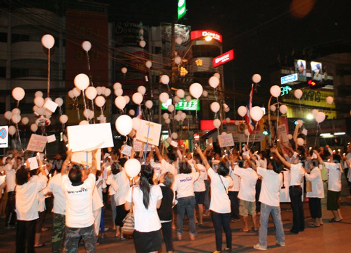ชาวสายไหมร่วมจุดเทียนรณรงค์เดินหน้าลต.